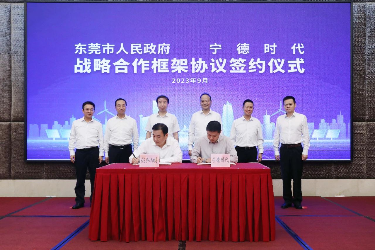 封面头图：签约现场.jpg